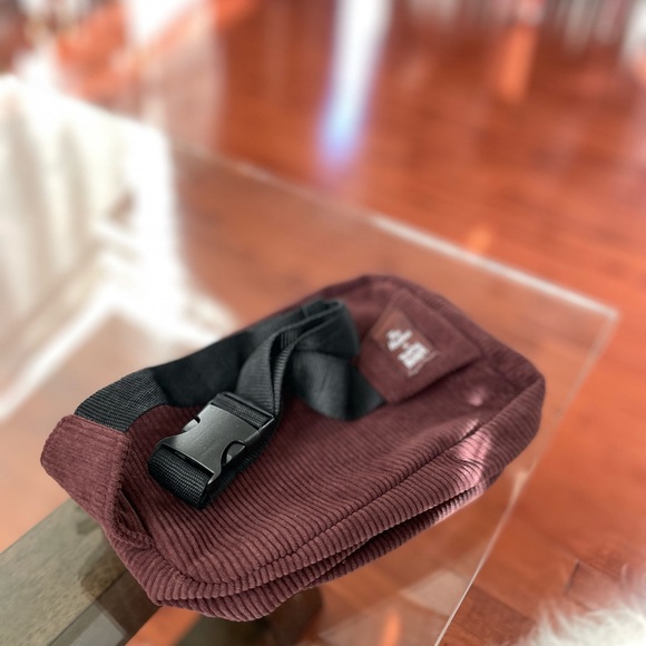 Tim Biebs Special Edition Tim Hortons Fanny Pack/Cross Body Bag - Picture 7 of 8